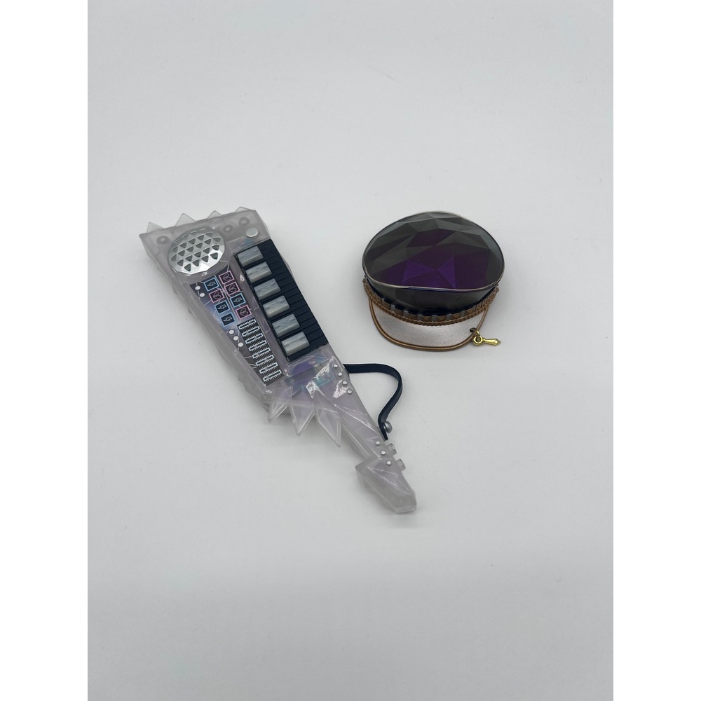 LOL Surprise OMG Doll Rock Fame Queen Keytar Instrument and Faceted Hat Set